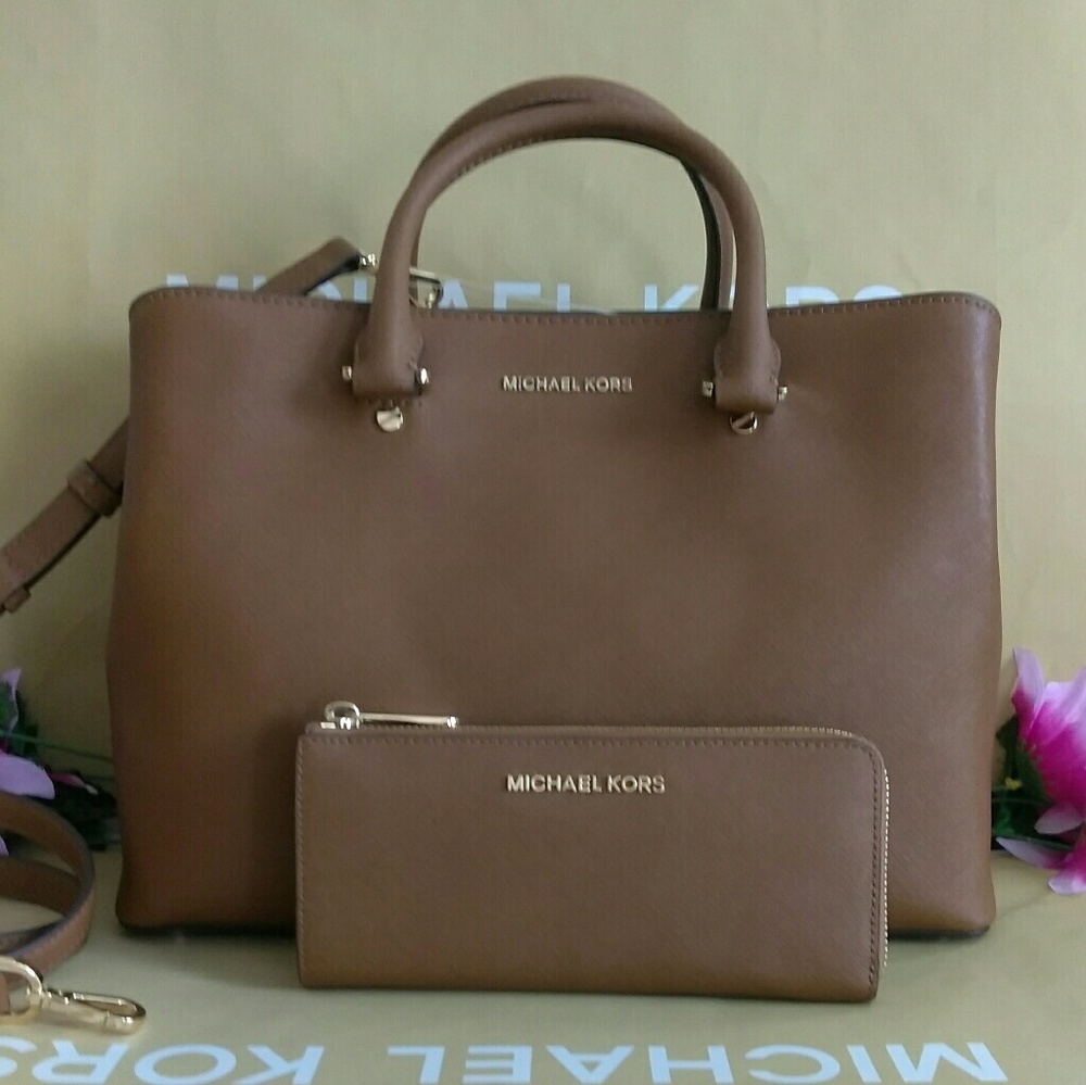SALE💰  MK Savannah bag purse w /wallet set